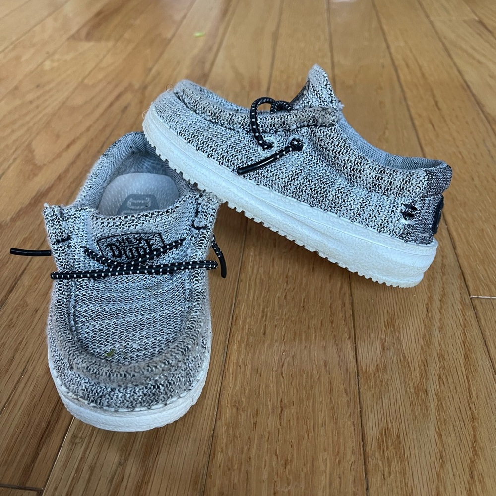 Toddler Hey Dude shoes size 7